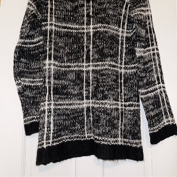 Ashley black, white grey blend long sleeve vneck sweater - Picture 5 of 14